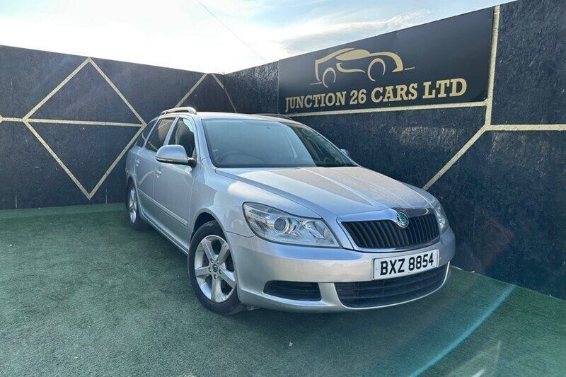 Silver Used 2011 Skoda Octavia SE Estate | £2,895 (Good price) - Image 1/1