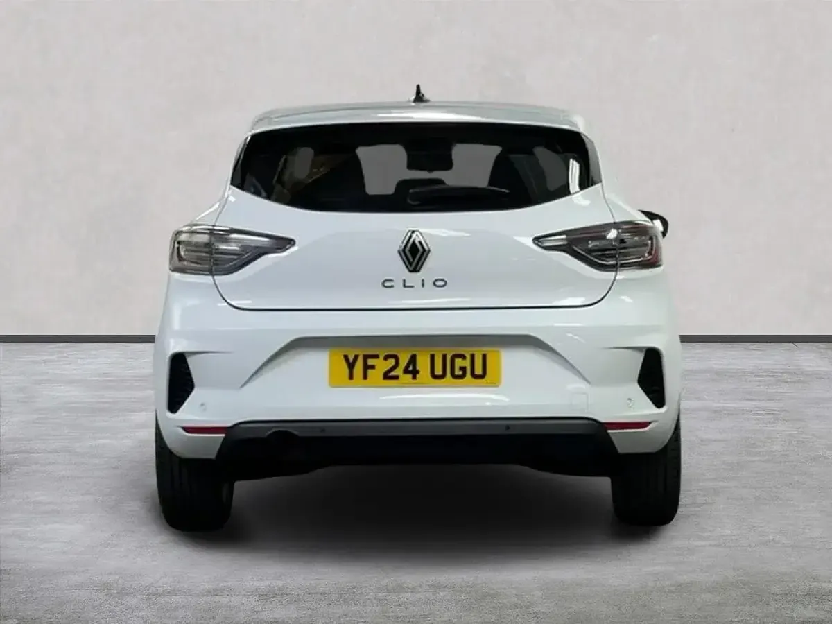 Used Renault Clio Evolution 90 HP (66 kW) 2024 White Hatchback