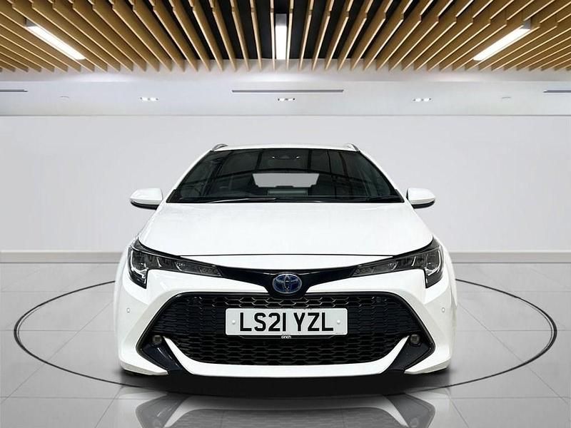 Used Toyota Corolla 122 HP (89 kW) 2021 White Estate