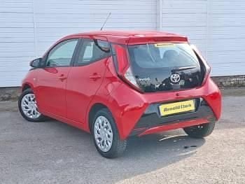 Used Toyota Aygo X-play 72 HP (52 kW) 2018 Red Hatchback
