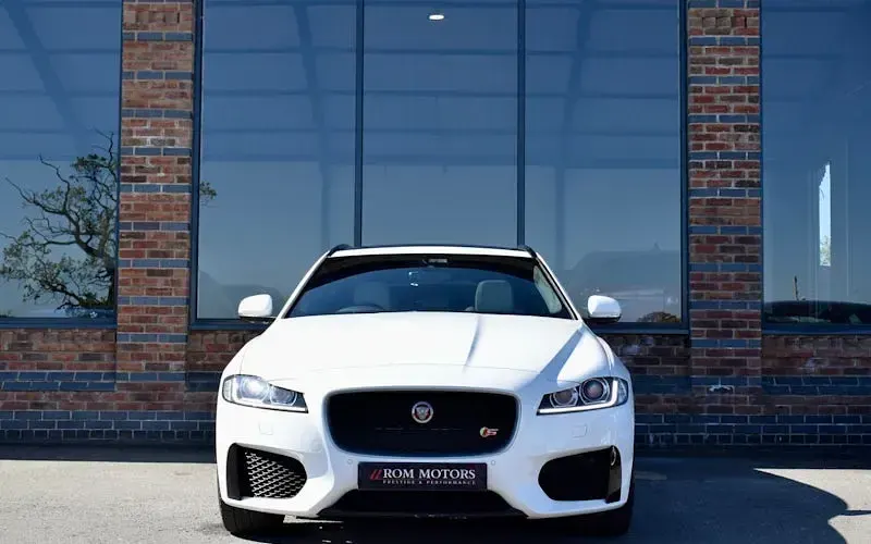Used Jaguar XF S 300 HP (220 kW) 2019 White Sedan
