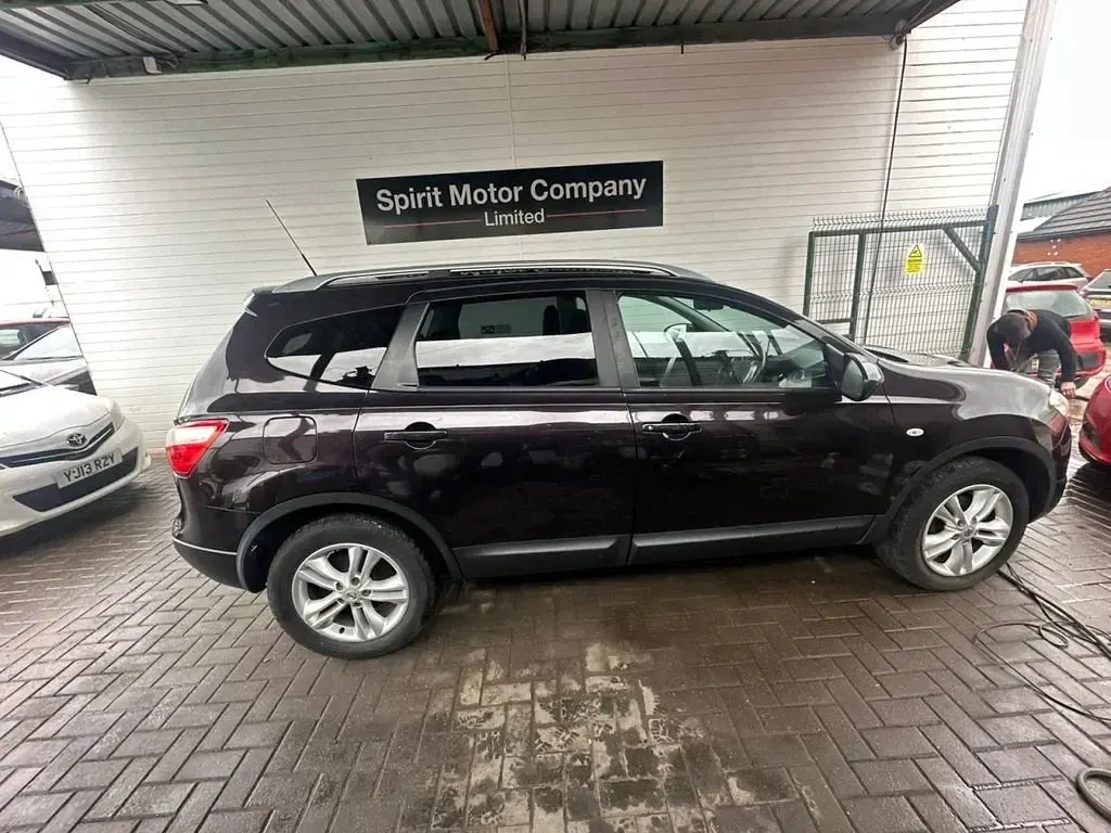 Second-hand Nissan Qashqai +2 Acenta 110 CP (80 kW) 2011 Negru SUV
