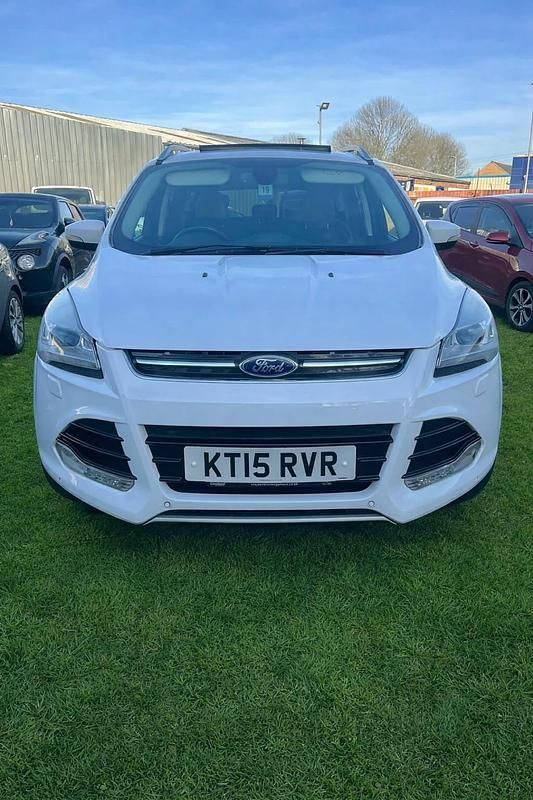Usado Ford Kuga Titanium X 182 HP (133 kW) 2015 Branco SUV