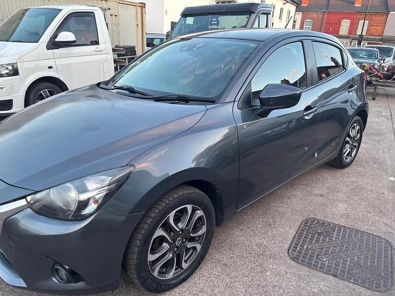 Begagnad Mazda 2 Inclusive 2016 Grå Halvkombi
