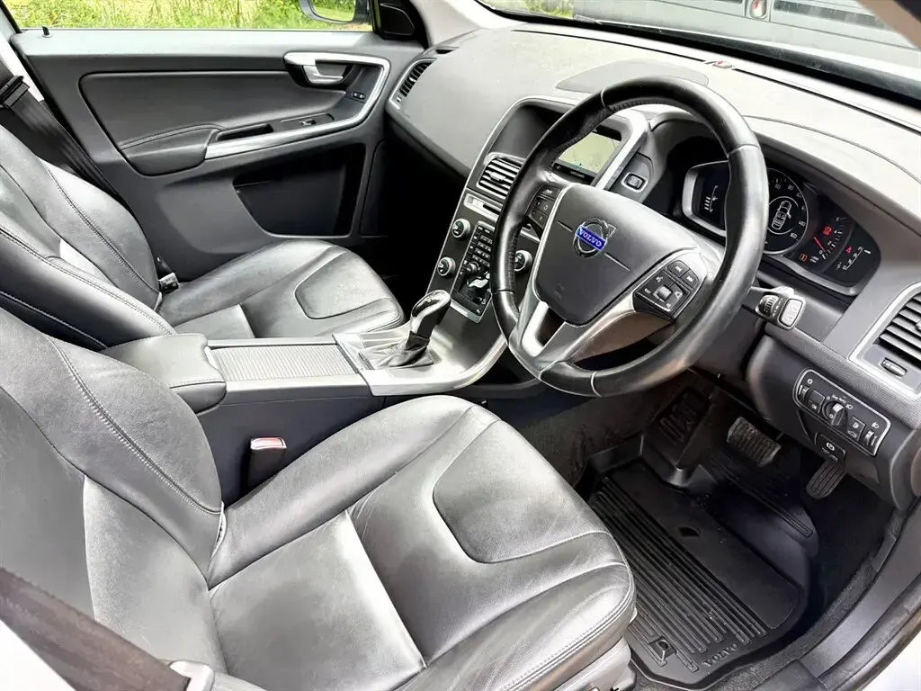 Usado Volvo XC60 SE 181 CV (133 kW) 2014 Plateado SUV