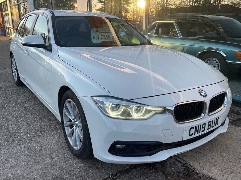 White Used 2019 BMW 330 Estate | £9,995 (Good price) - Image 1/4