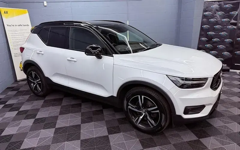 Used Volvo XC40 R-Design 190 HP (139 kW) 2020 SUV