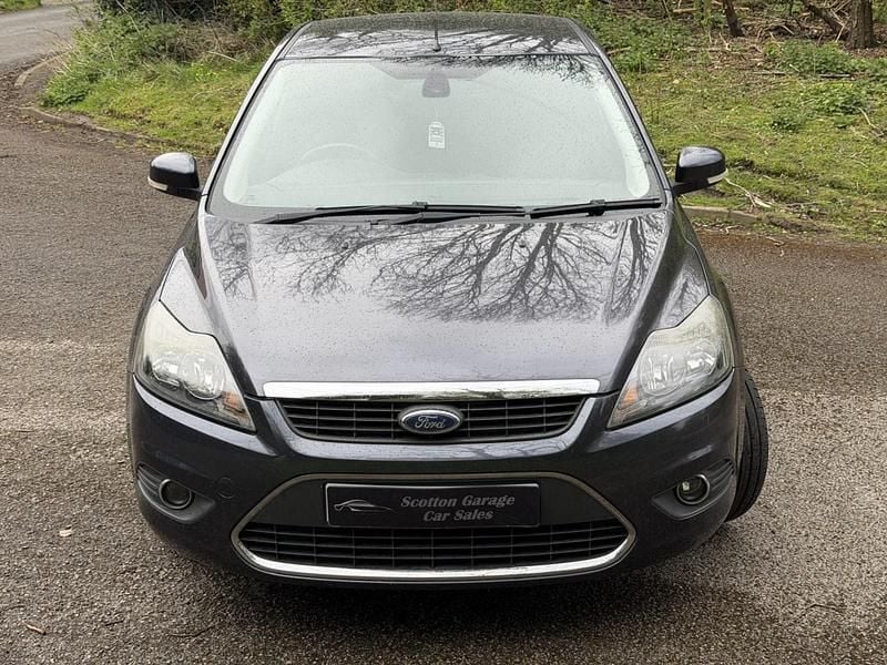 Begagnad Ford Focus Titanium 99 HK (72 kW) 2009 Grå Halvkombi