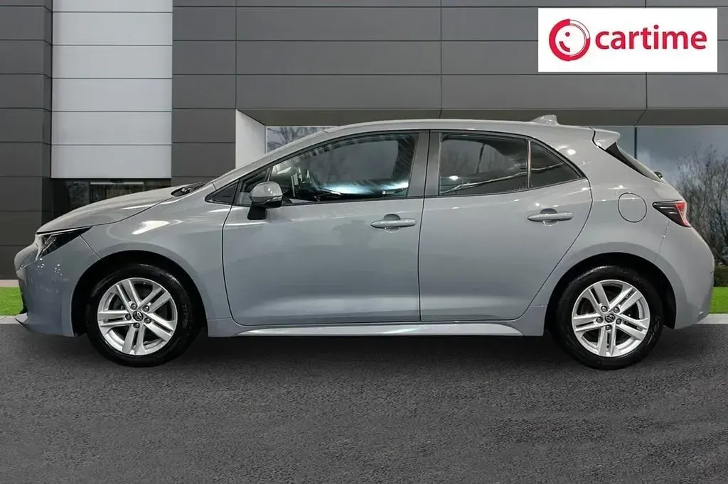 Usado Toyota Corolla 140 HP (102 kW) 2023 Cinzento Citadino