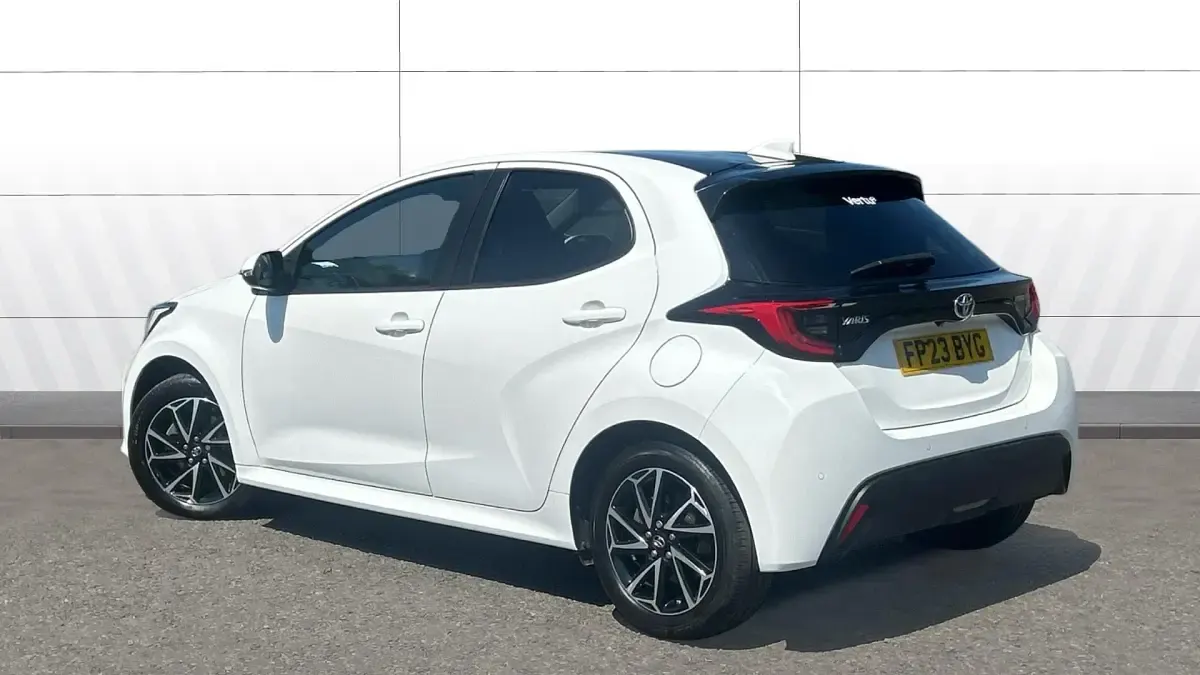 Used Toyota Yaris Design 116 HP (85 kW) 2023 White Hatchback