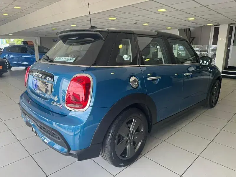 Begagnad Mini Cooper S Classic 2022 Blå Halvkombi