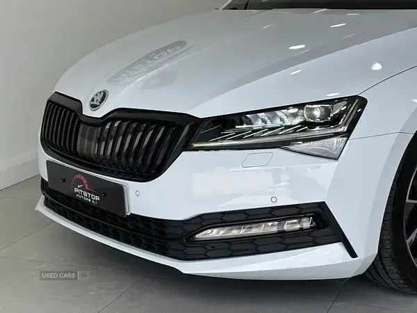 Used Skoda Superb SportlinePlus 190 HP (139 kW) 2022 White Hatchback
