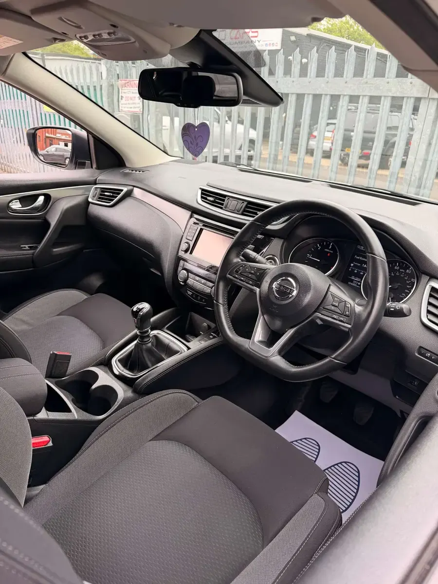 Used Nissan Qashqai N-Connecta 108 HP (79 kW) 2018 White SUV