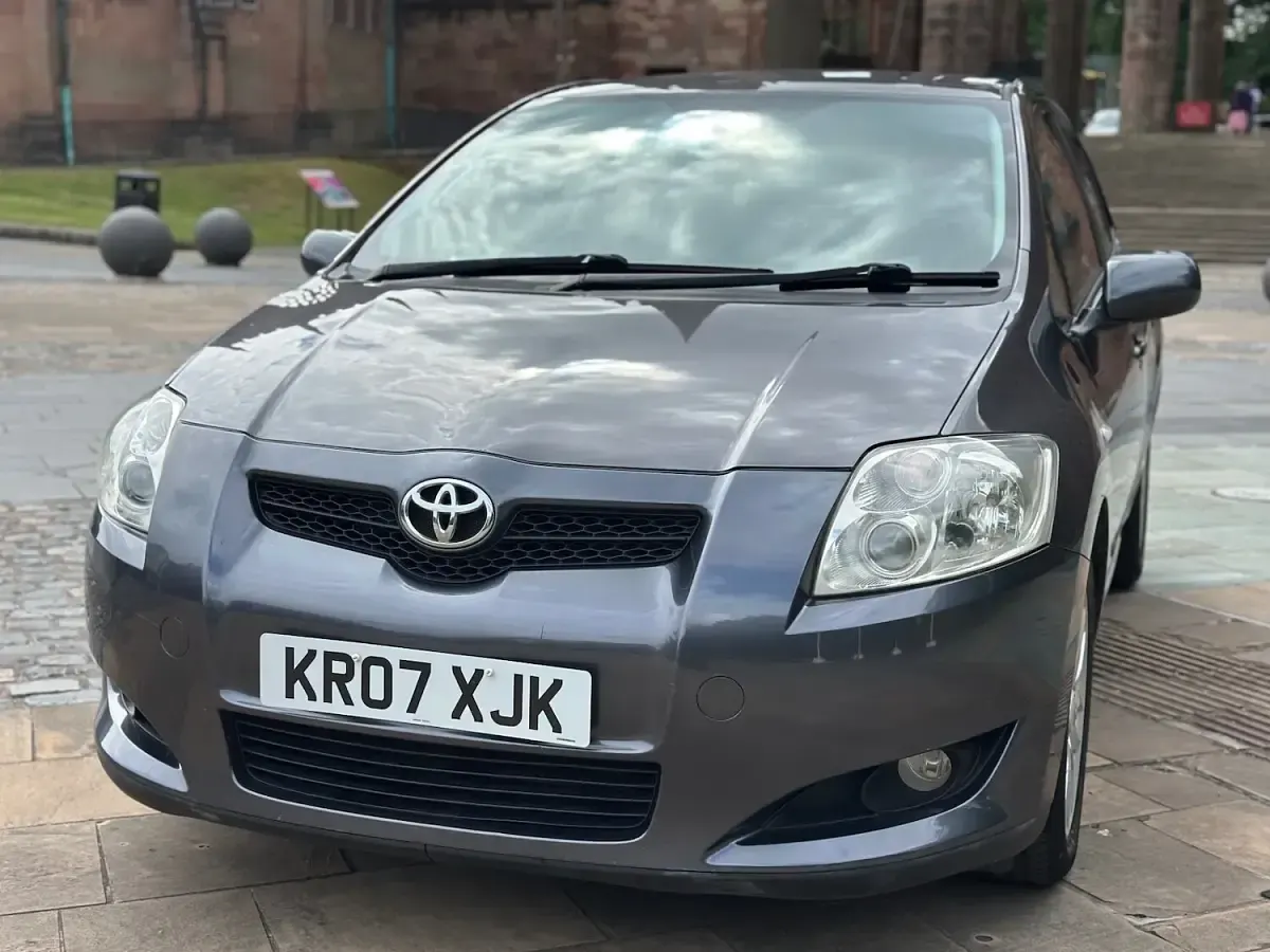 Used Toyota Auris 124 HP (91 kW) 2007 Grey Hatchback
