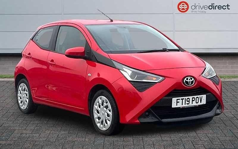 Used Toyota Aygo X-play 72 HP (52 kW) 2019 Red Hatchback