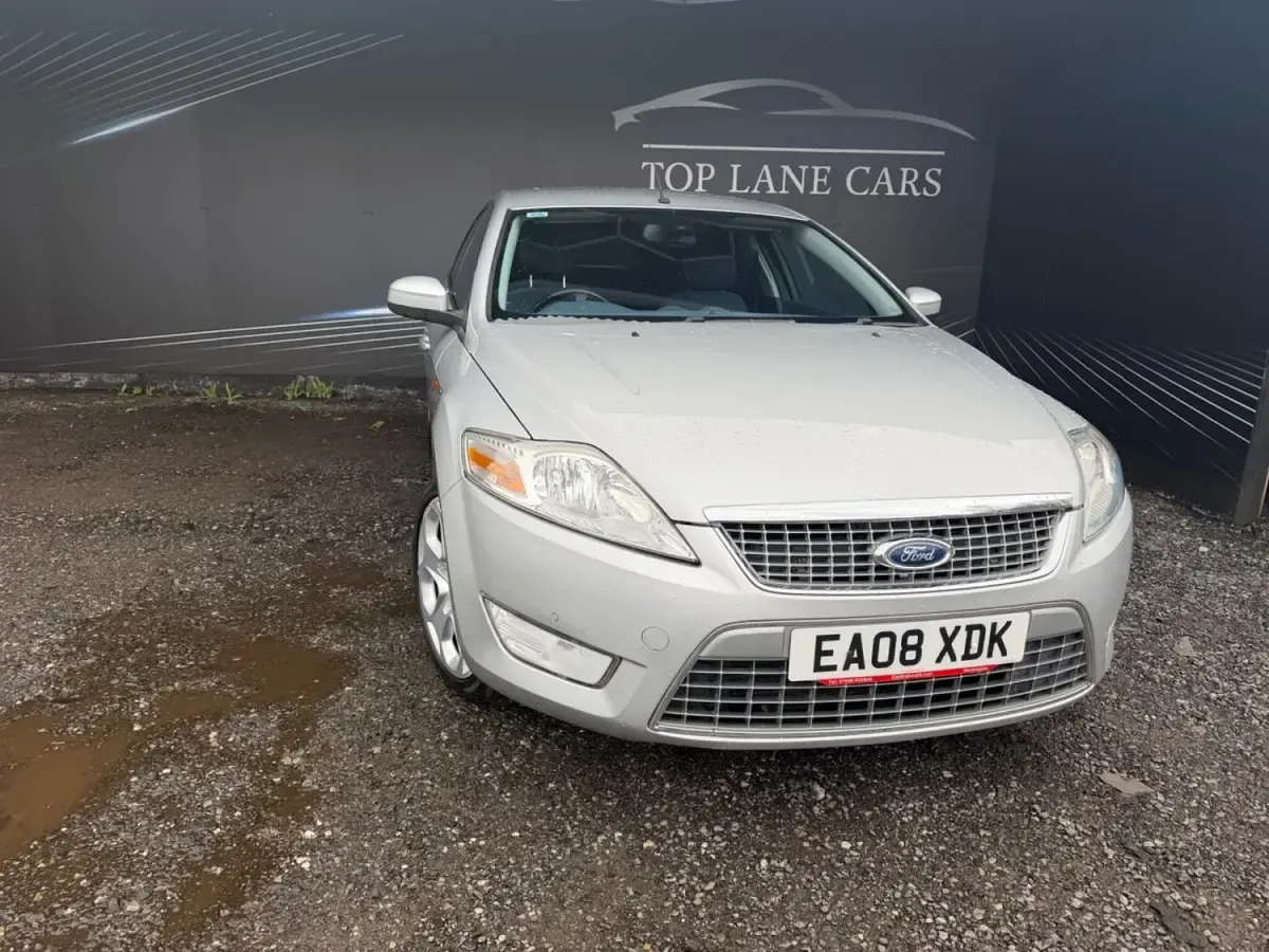 Begagnad Ford Mondeo Titanium 140 HK (102 kW) 2008 Silver Halvkombi