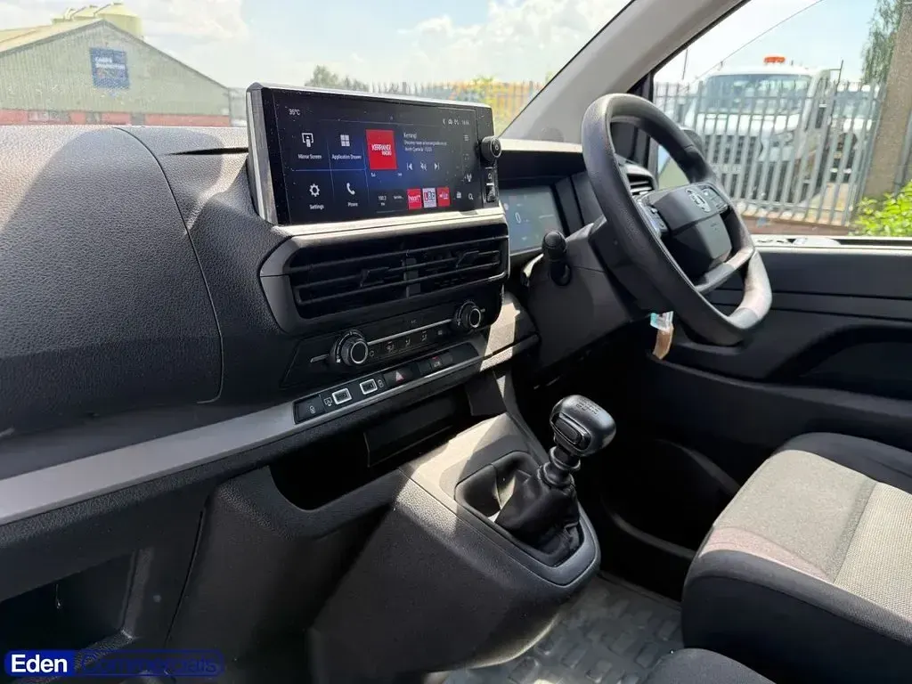 Used Vauxhall Vivaro 145 HP (106 kW) 2024 White MPV