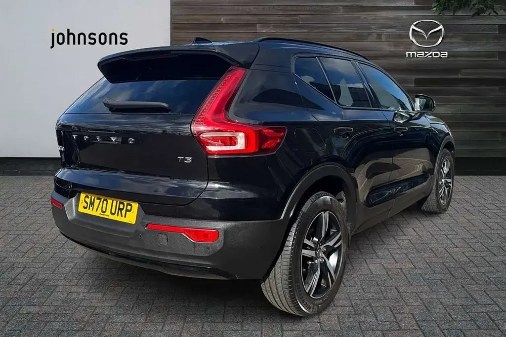 Usado Volvo XC40 R-Design 161 CV (118 kW) 2021 Negro SUV