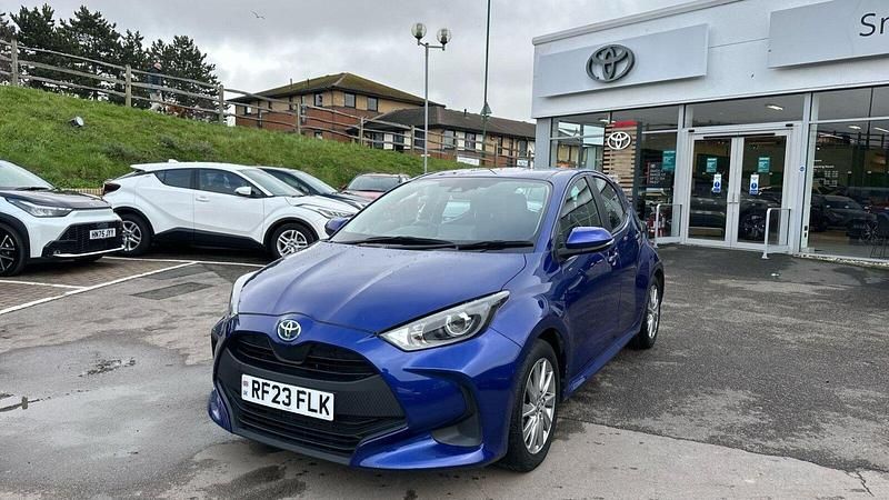 Used Toyota Yaris Hybrid 116 HP (85 kW) 2023 Galactic blue Hatchback