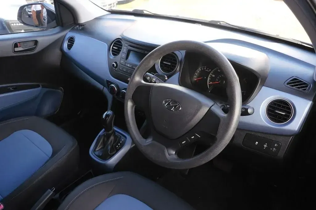 Używany Hyundai i10 SE 87 KM (63 kW) 2015 Szary Hatchback