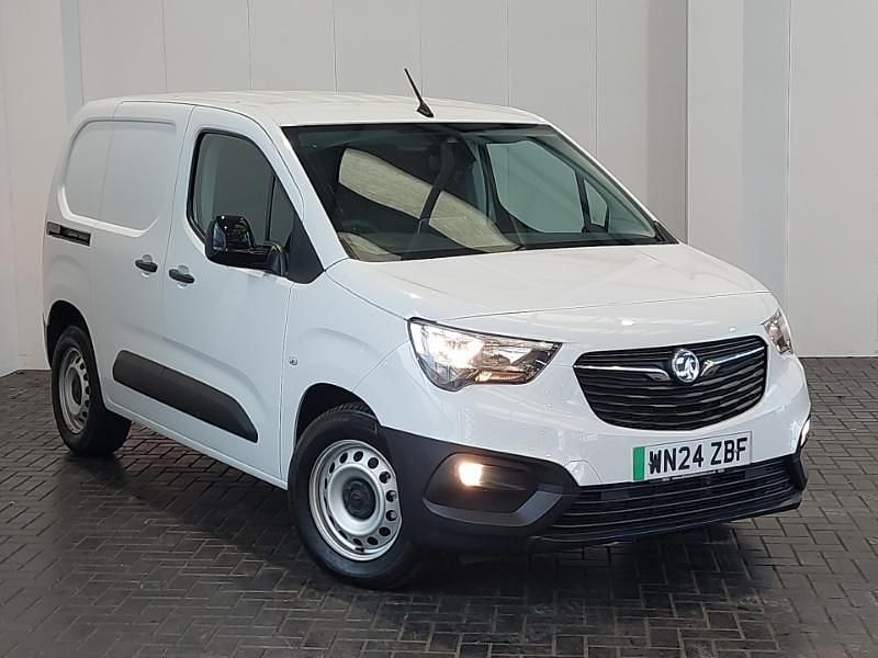 White Used 2024 Vauxhall Combo MPV | £14,998 (Fair price) - Image 1/4