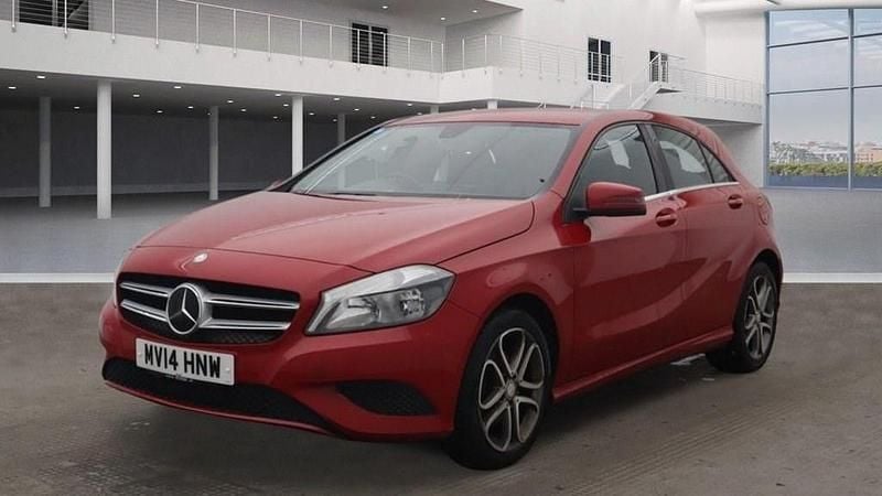 Used Mercedes A180 122 HP (89 kW) 2014 Red Hatchback