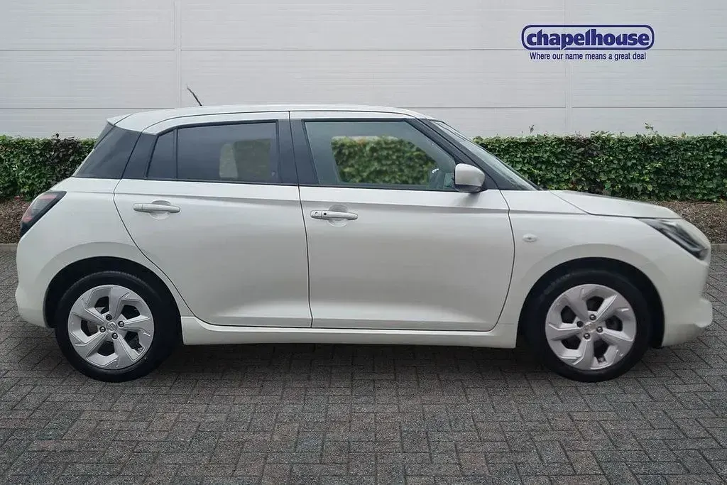 Used Suzuki Swift 82 HP (60 kW) 2025 White Hatchback