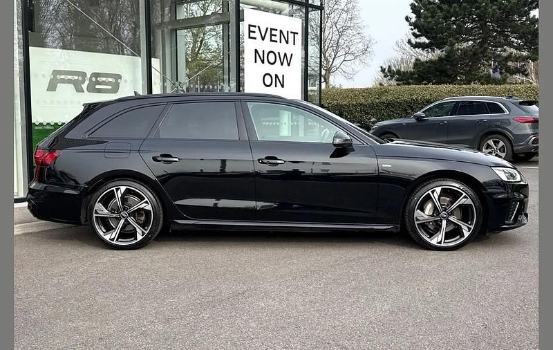 Używany Audi A4 Black Edition 200 KM (147 kW) 2023 Czarny Kombi