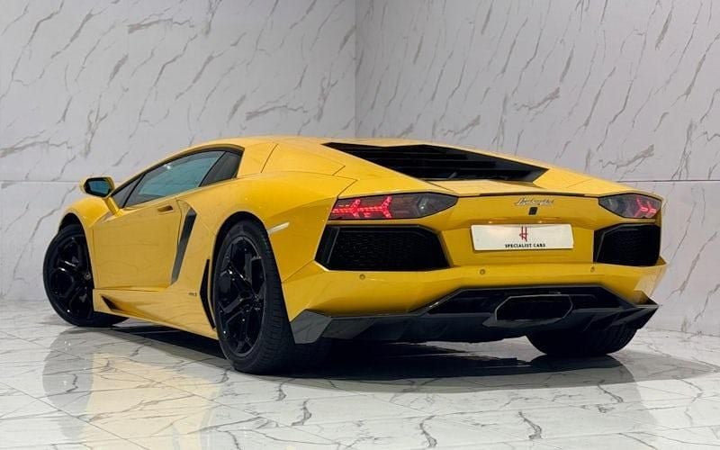 Used Lamborghini Aventador 700 HP (514 kW) 2015 Coupe
