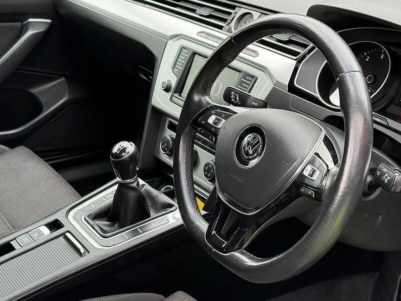 Usado VW Passat SE 120 HP (88 kW) 2015 Preto Sedan