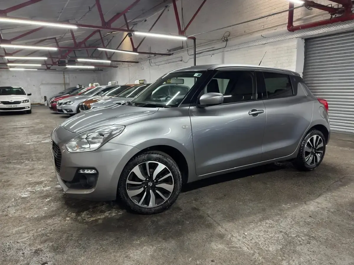 Usado Suzuki Swift SZ-T 90 HP (66 kW) 2020 Prateado Citadino