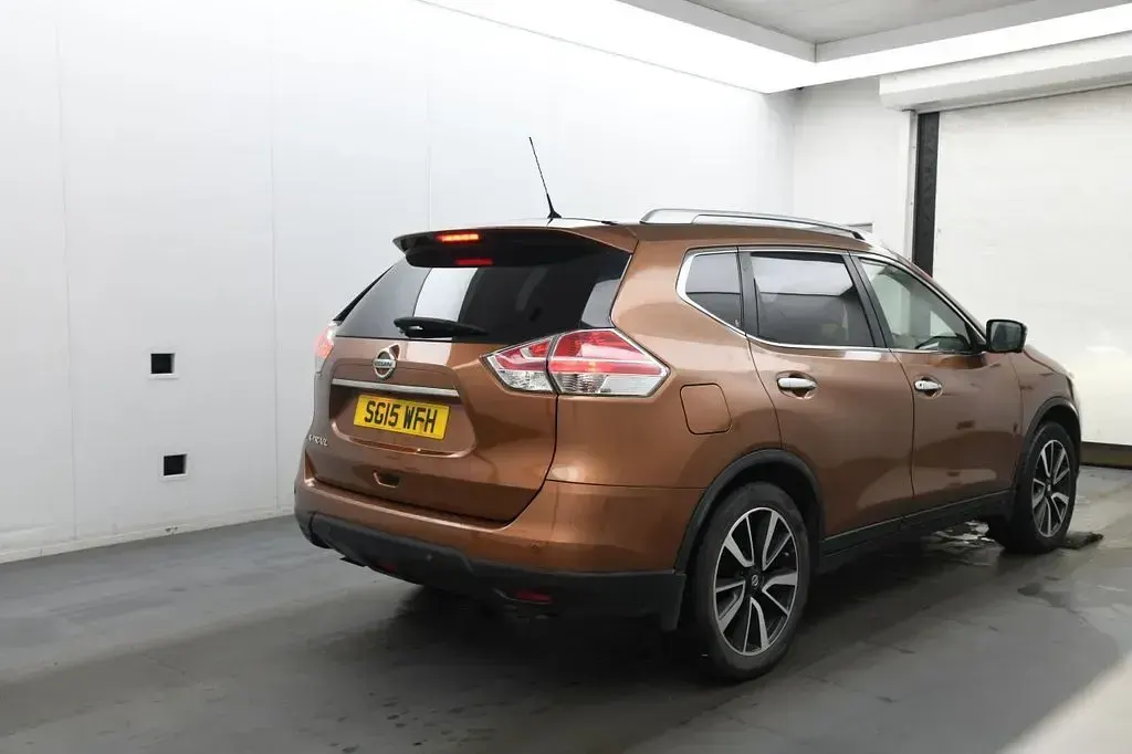Used Nissan X-Trail S 130 HP (95 kW) 2015 Orange SUV