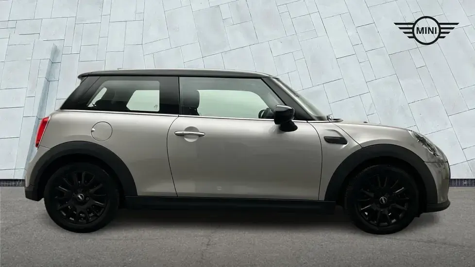 Used Mini Cooper Classic 134 HP (98 kW) 2023 Silver Hatchback