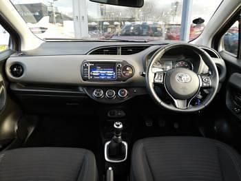 Used Toyota Yaris 2017 Red Hatchback