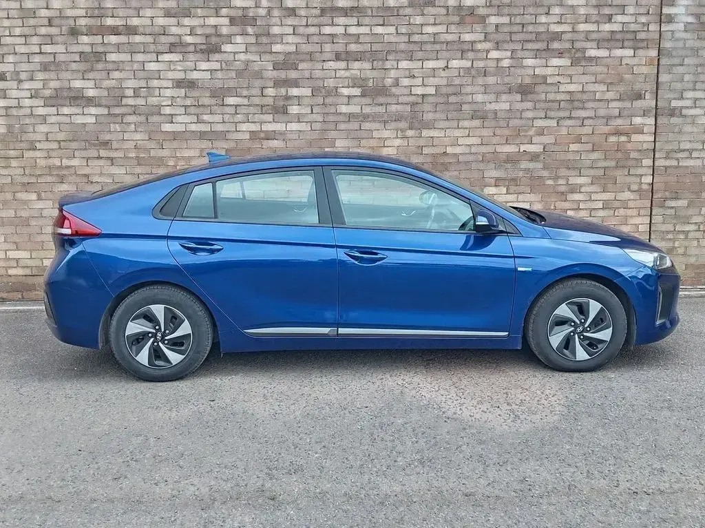 Begagnad Hyundai Ioniq SE 141 HK (103 kW) 2019 Blå Halvkombi