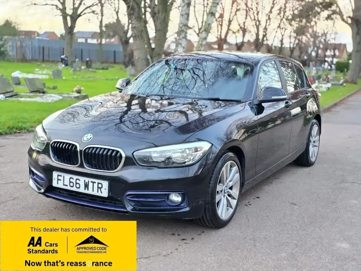 Begagnad BMW 116 Sport Line 116 HK (85 kW) 2016 Svart Halvkombi