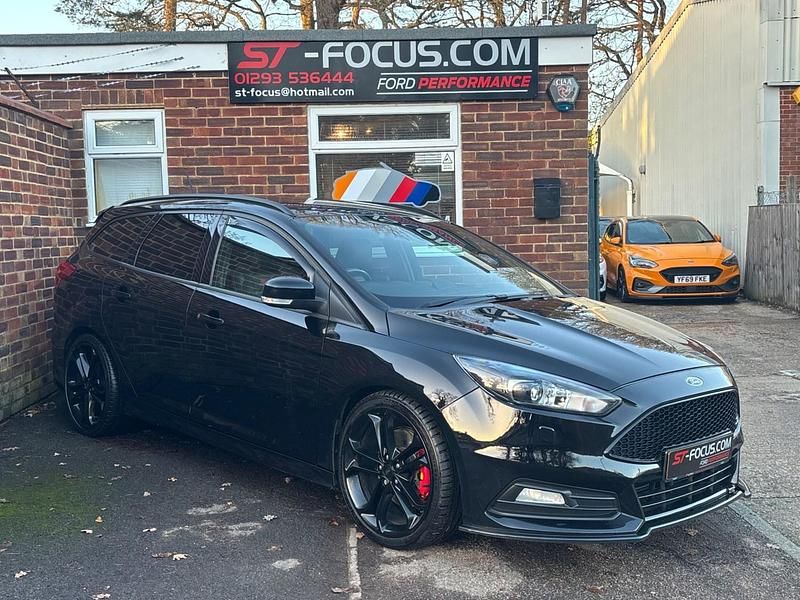 Used Ford Focus ST 250 HP (183 kW) 2017 Black Estate