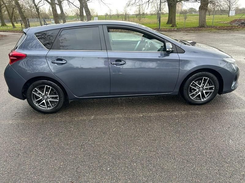 Used Toyota Auris 2015 Blue Hatchback