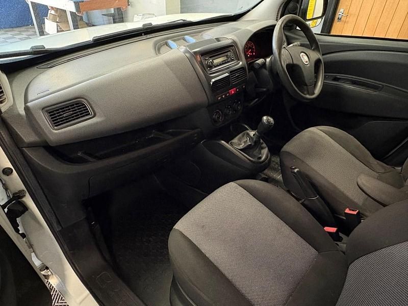 Used Fiat Doblò 90 HP (66 kW) 2015 White MPV