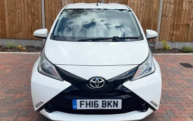 Used Toyota Aygo X-play 69 HP (50 kW) 2016 White Hatchback