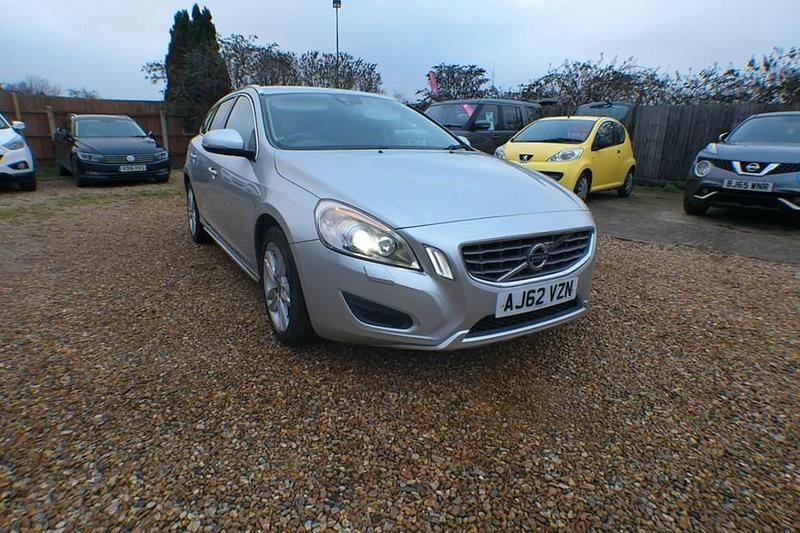 Used Volvo V60 SE Lux 215 HP (158 kW) 2013 Silver Estate
