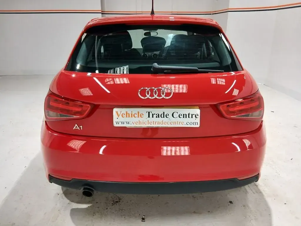 Used Audi A1 Sportback Sport 95 HP (69 kW) 2015 Red Hatchback