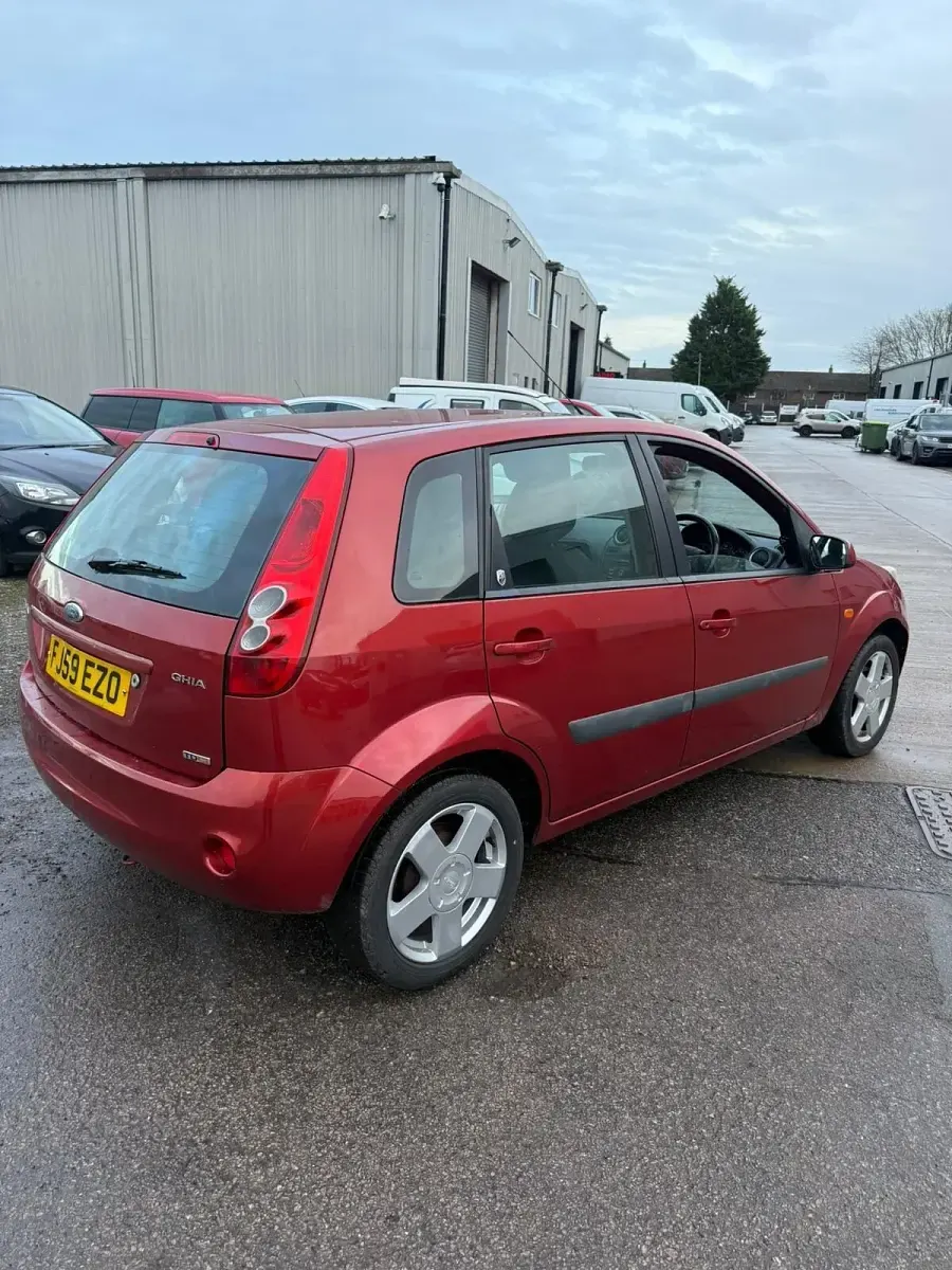 Used Ford Fiesta Ghia 67 HP (49 kW) 2009 Red Hatchback