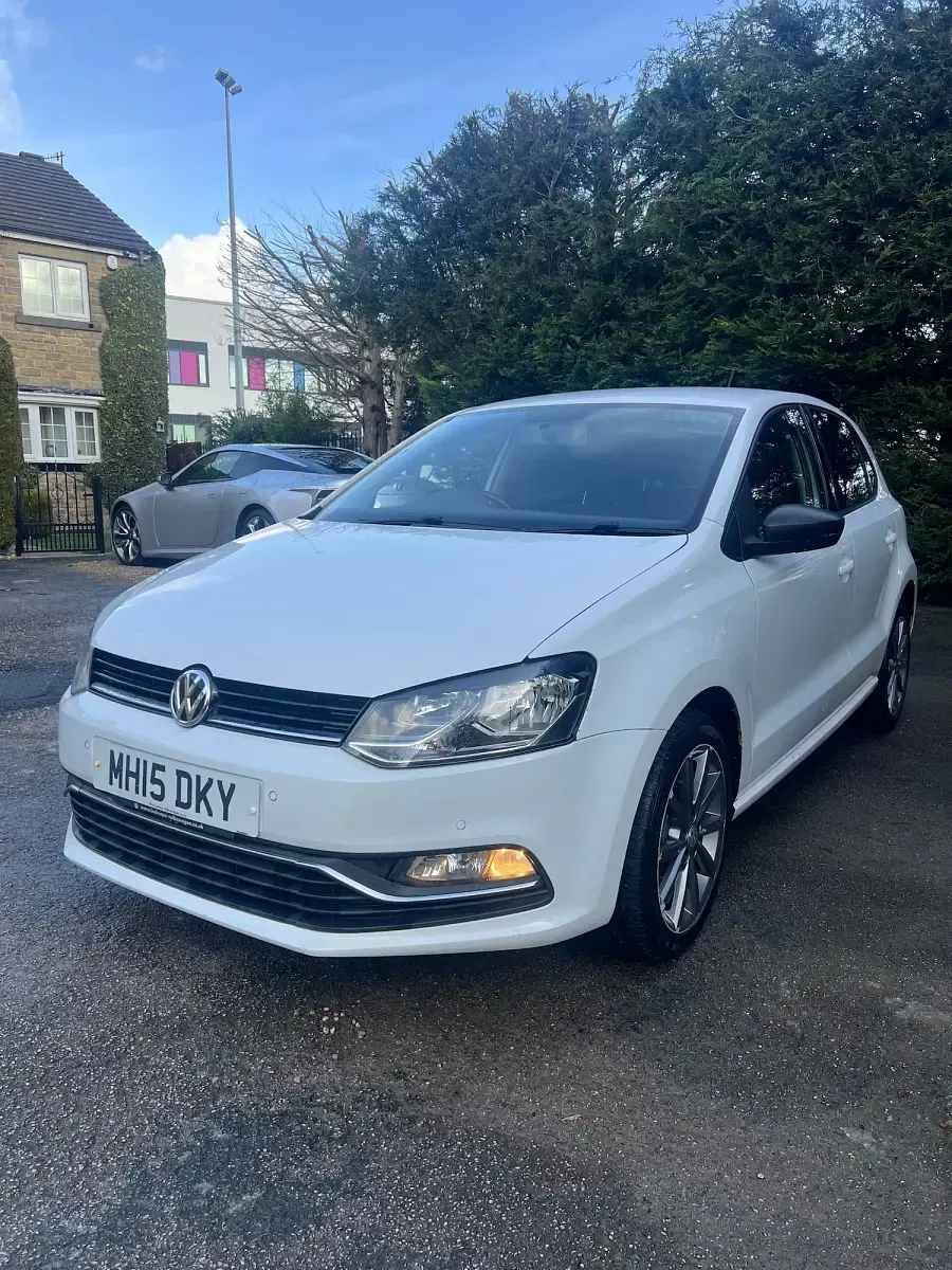Used VW Polo Design 90 HP (66 kW) 2015 White Hatchback