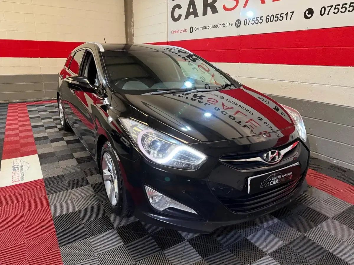 Used Hyundai i40 Style 136 HP (100 kW) 2012 Black Estate