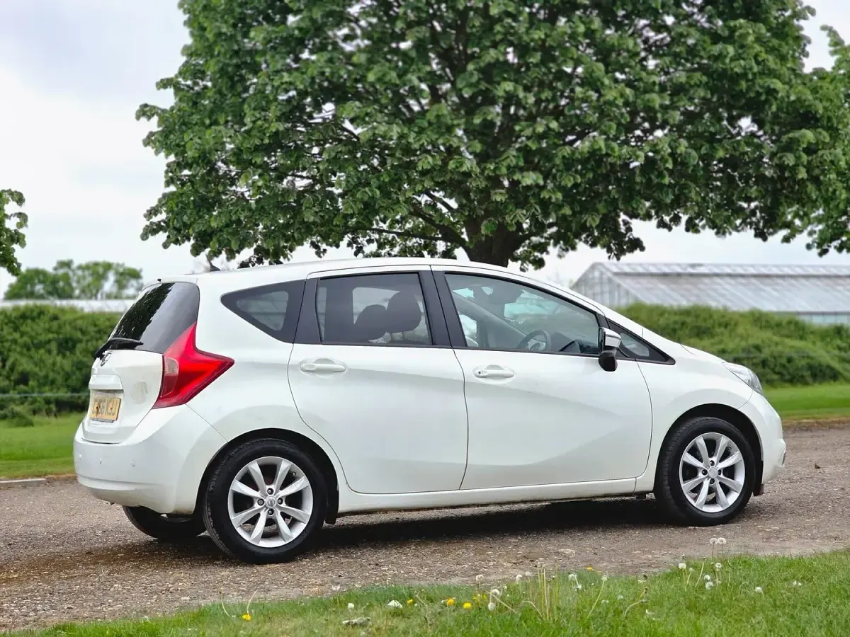 Used Nissan Note Acenta Premium 98 HP (72 kW) 2016 White Hatchback