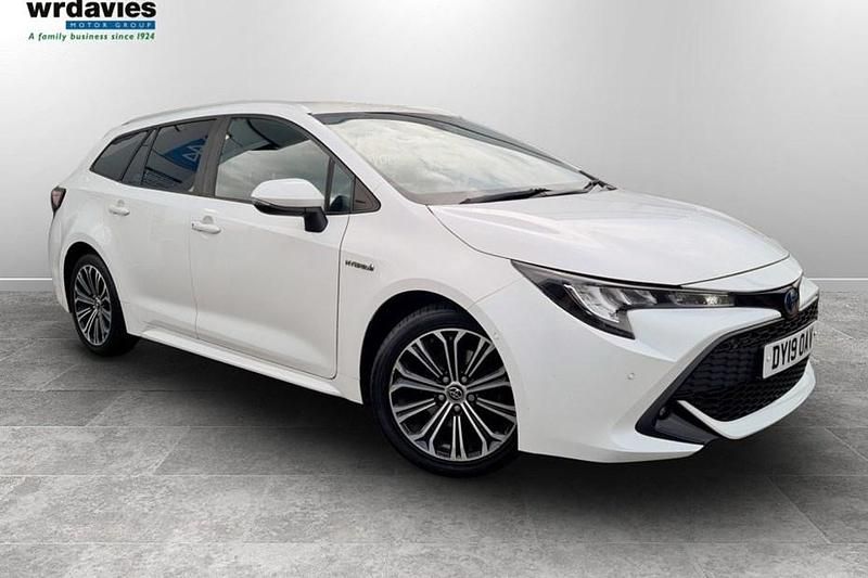 Used Toyota Corolla Design 184 HP (135 kW) 2019 Pure white Estate