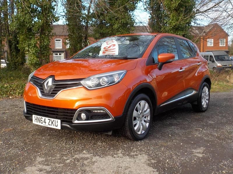 Used Renault Captur Expression+ 90 HP (66 kW) 2014 Orange SUV