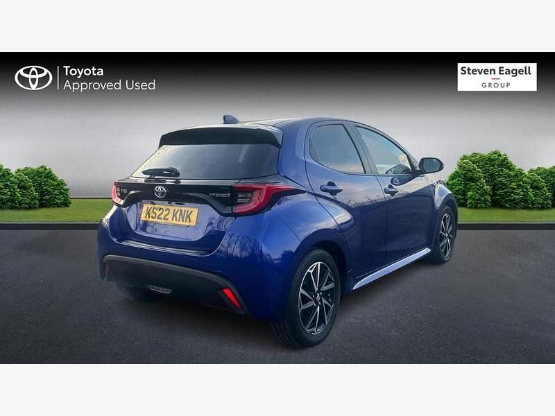 Used Toyota Yaris Hybrid Design 116 HP (85 kW) 2022 Blue Hatchback