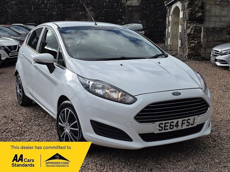 Used Ford Fiesta Style 60 HP (44 kW) 2015 White Hatchback
